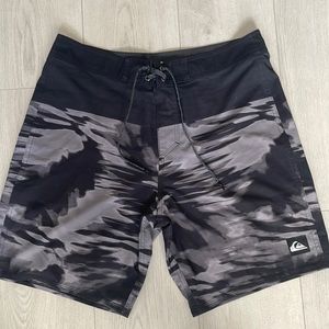 boardshort black and grey
